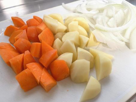 Cut vegetables on a cutting board, JPG Cut vegetables on a cutting board, JPG