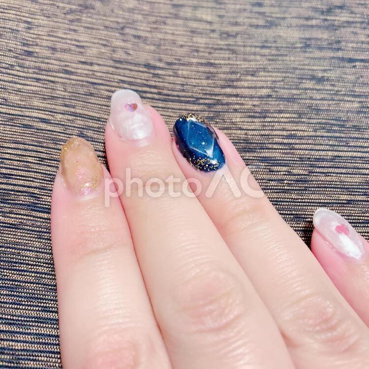ジェルネイル「宝石ネイル」 ジェルネイル,宝石,手の写真素材