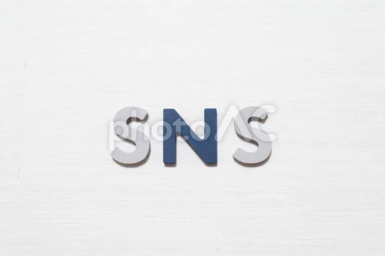 SNSの文字とホワイトバック ソーシャルネットワーキングサー,ネット,ブログの写真素材