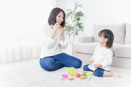 子供 おもちゃ 遊び 子供 おもちゃ 遊び ままごと,共働き,女の子の写真素材