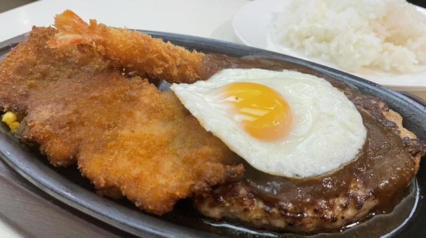 ハンバーグプレート ハンバーグ,目玉焼き,プレートの写真素材