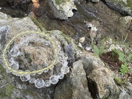 水晶とリビアングラスのブレスレット 水晶とリビアングラスのブレスレット 水晶,クリスタル,リビアングラスの写真素材