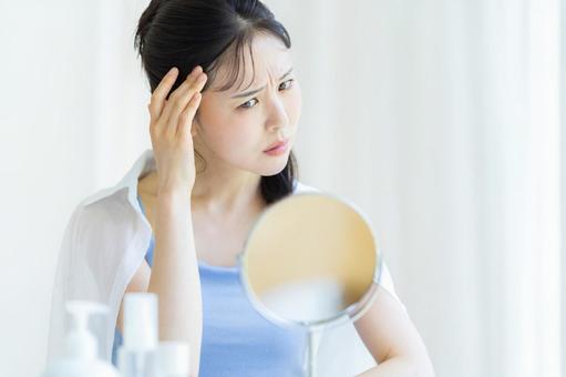 トラブルに悩む女性 ビューティー,美容,女性の写真素材