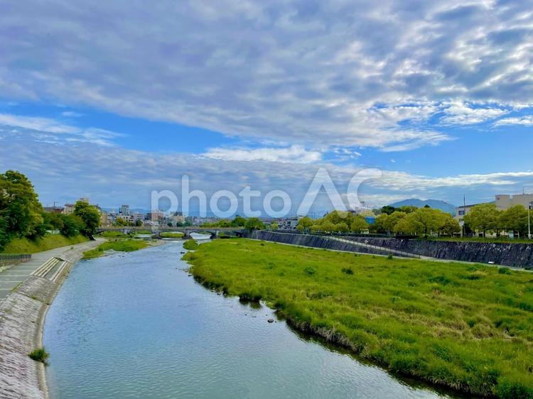 初夏の京都七条大橋と鴨川2 鴨川,京都,京都市の写真素材
