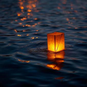 水面に浮かぶ光の提灯 水面に浮かぶ光の提灯の写真