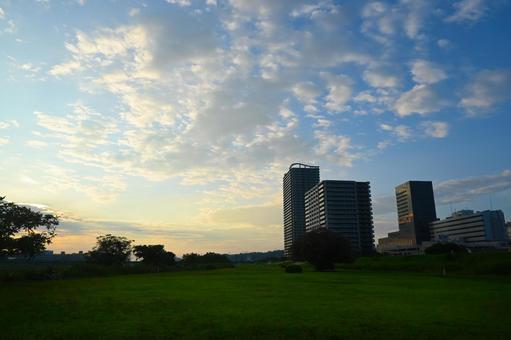 早朝の聖蹟桜ヶ丘ビル群２ ビル群,マンション,都市風景の写真素材