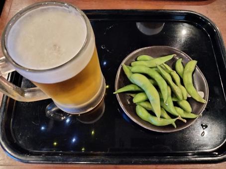 ビールと枝豆 ビールと枝豆 枝豆,生ビール,おつまみの写真素材