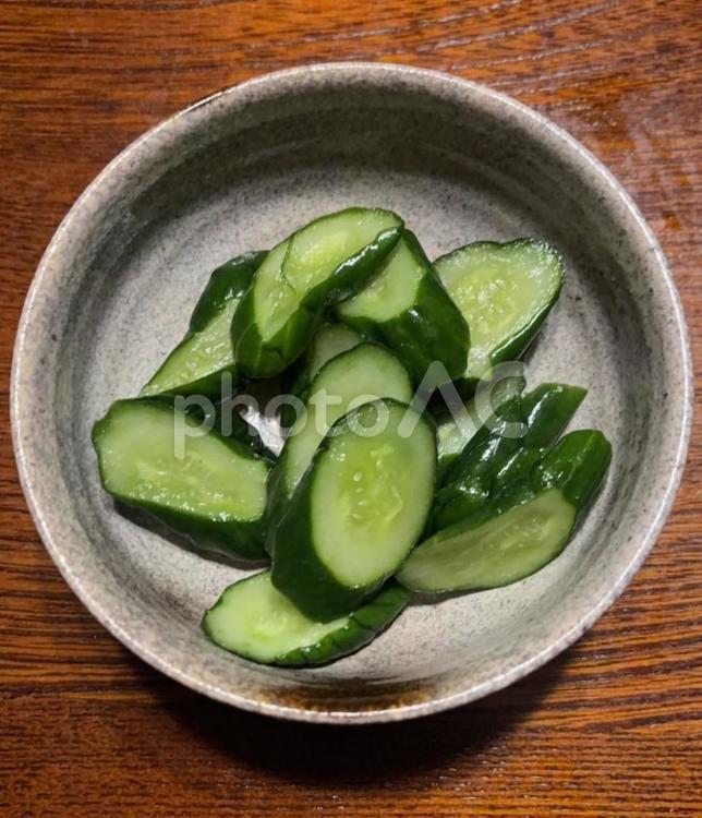 R7.04.24　胡瓜の漬け物 胡瓜の漬け物,きゅうり,キュウリの写真素材