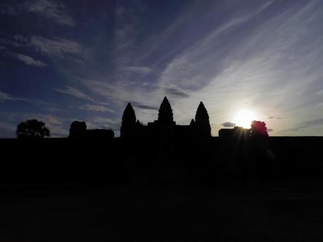 遺跡のシルエット 遺跡,シルエット,カンボジアの写真素材