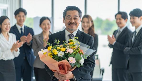 定年退職するベテラン社員 定年退職するベテラン社員の写真