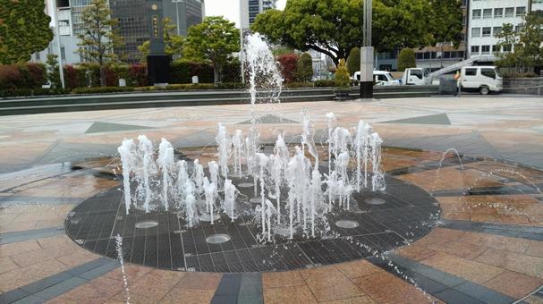 噴水 噴水 噴水,岐阜駅,水しぶきの写真素材