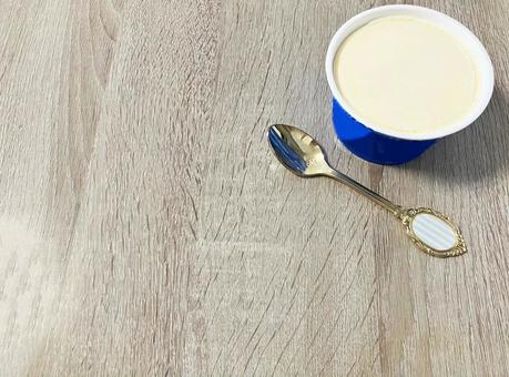 カップ入りバニラアイスクリーム カップ入りバニラアイスクリームの写真