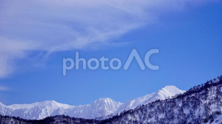 冬の谷川連峰の望遠写真 谷川岳,谷川連峰,山々の写真素材
