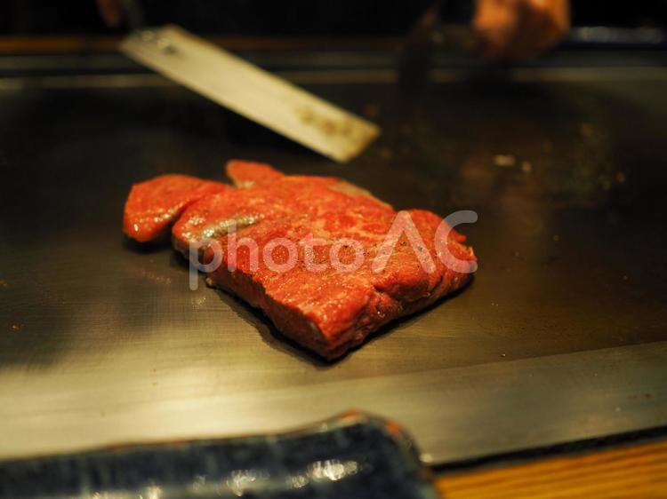 鉄板焼き　国産和牛サーロインステーキ 鉄板焼き,サーロイン,ステーキ肉の写真素材