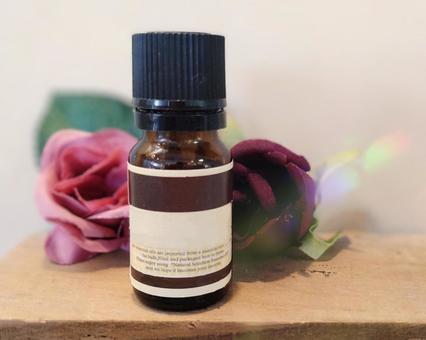 ラベル付き 薔薇のイメージの精油 単品 アロマ,アロマオイル,ラベルの写真素材