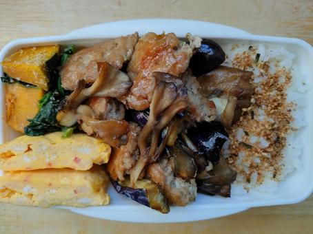 挽き肉舞茸なす炒め弁当! 挽き肉舞茸なす炒め弁当! お弁当,弁当,お昼ご飯の写真素材
