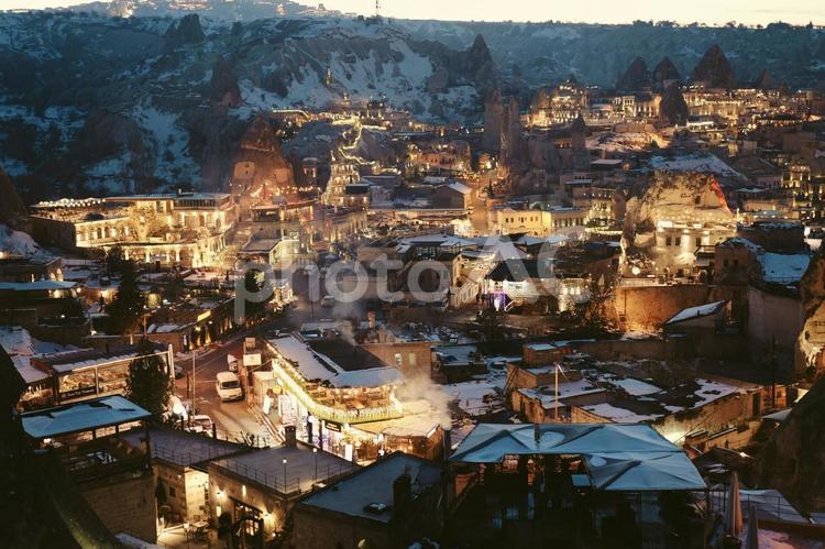 ギョレメの夜 トルコ,カッパドキア,ギョレメの写真素材
