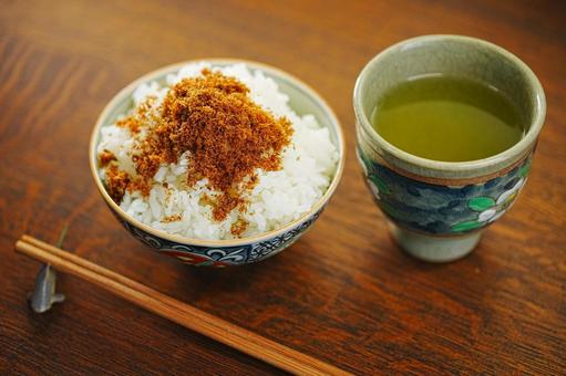 山椒風味の鰹のふりかけご飯 山椒風味の鰹のふりかけご飯の写真