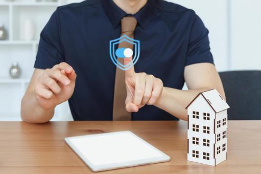 家の模型を使って説明する様子　CG 保険業,事務職,住宅保険の写真素材