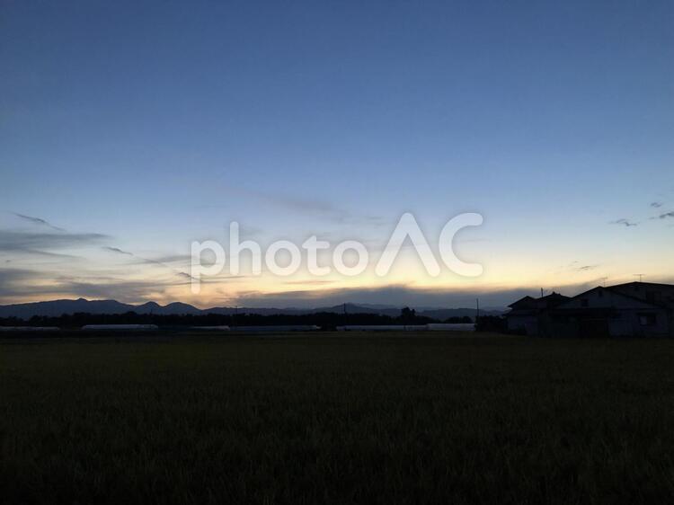 山形　夕暮れ　空　雲　夕日 山形,夕暮れ,空の写真素材