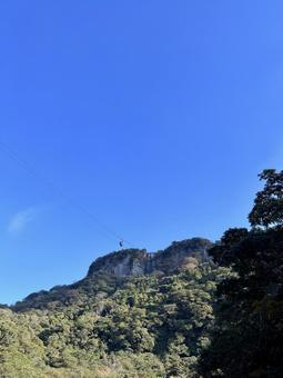 青空の鋸山ロープウェイ 青空の鋸山ロープウェイの写真