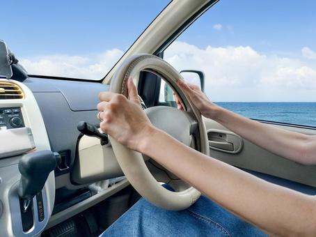 海へドライブ　運転・ドライバー　女性 ドライブ,海沿い,ドライバーの写真素材