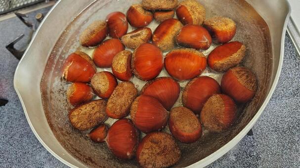 栗を茹でる 栗,茹でる,料理の写真素材