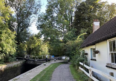 運河と水門と小屋 イギリス 運河と水門と小屋 イギリスの写真