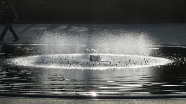 噴水と光 噴水と光の写真