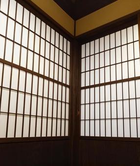 二面の障子 二面の障子 障子,和室,角の写真素材