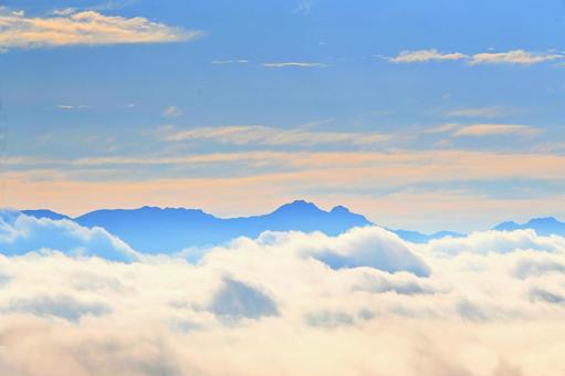 雲海に浮かぶ北アルプス連峰  北アルプス,連峰,山の写真素材