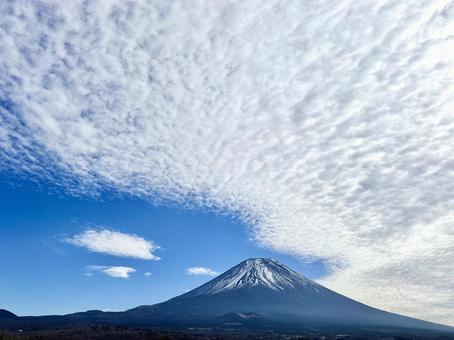 富士山と雲 富士山と雲 富士山,雲,コピースペースの写真素材