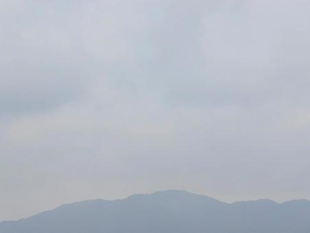 もやのかかった山並み もやのかかった山並みの写真