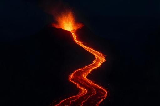 夜噴火の溶岩流 夜噴火の溶岩流の写真