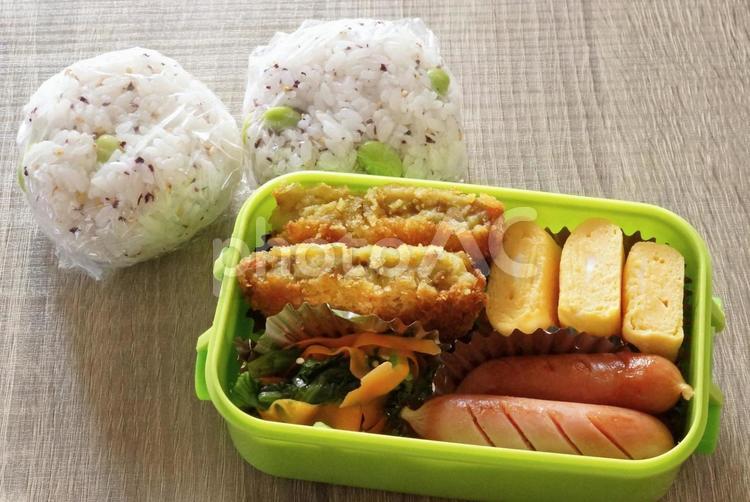 卵焼きとウインナーのお弁当　おにぎり ランチ,お弁当,卵焼きの写真素材