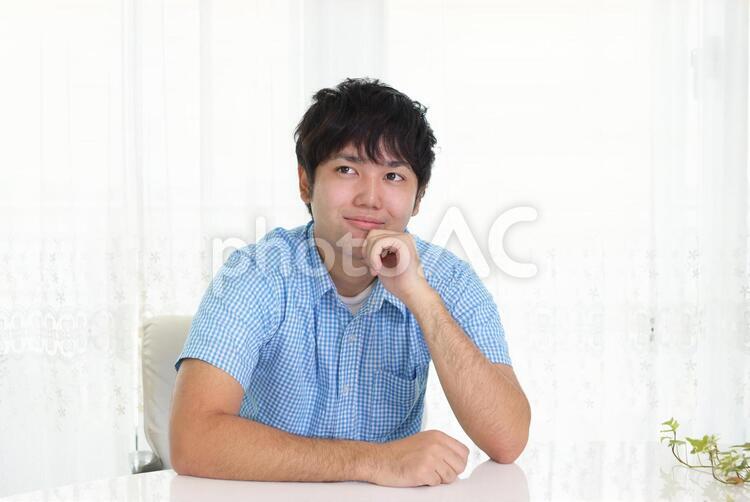 微笑む男性 男性,男,笑顔の写真素材