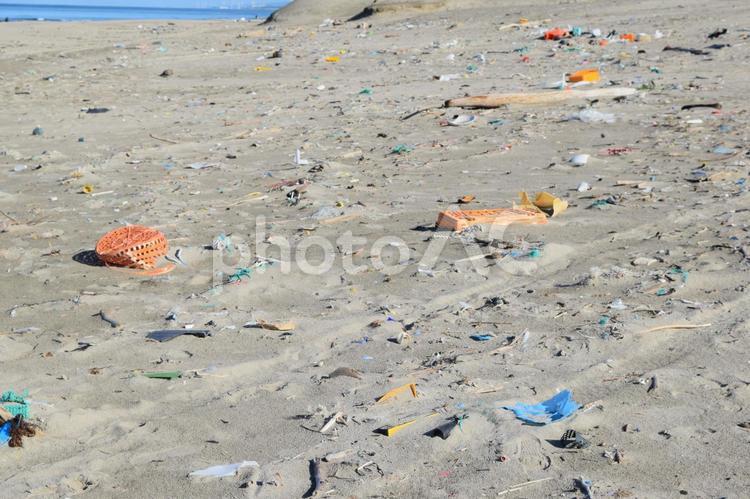 海岸の漂着物 環境問題 ゴミ問題 海岸の漂着物,ゴミ,ゴミ問題の写真素材