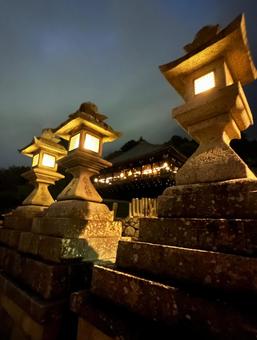 常夜灯と東大寺二月堂 東大寺,二月堂,奈良の写真素材
