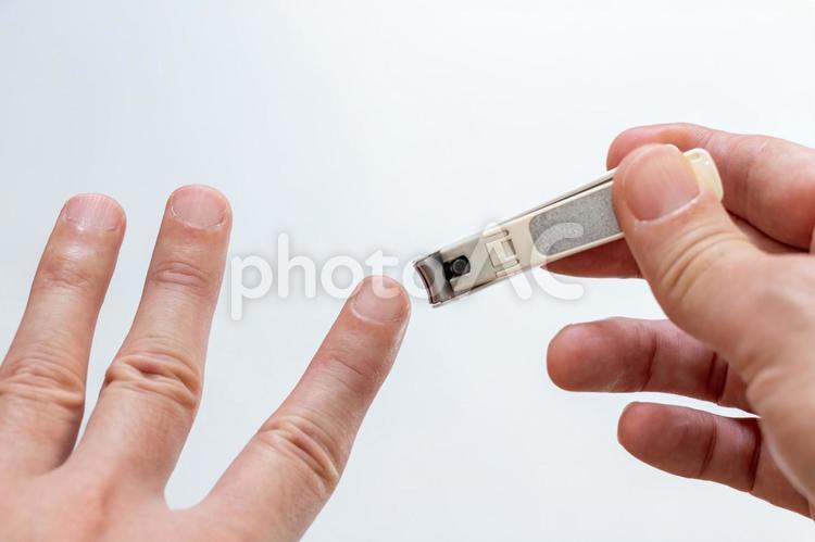 指の爪を切る 爪切り,手,指の写真素材
