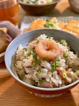 鯖と梅干しの炊き込みご飯 ご飯,料理,おうちごはんの写真素材