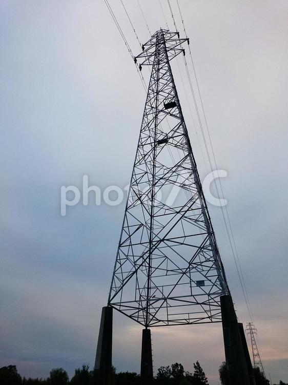 鉄塔がある風景 鉄塔,送電線,電線の写真素材