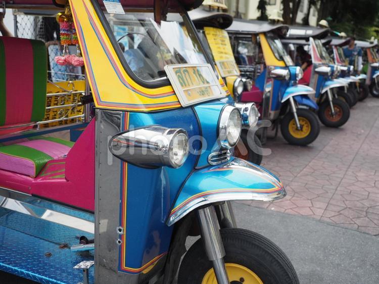 タイのトゥクトゥク1  トゥクトゥク,タイ,乗り物の写真素材