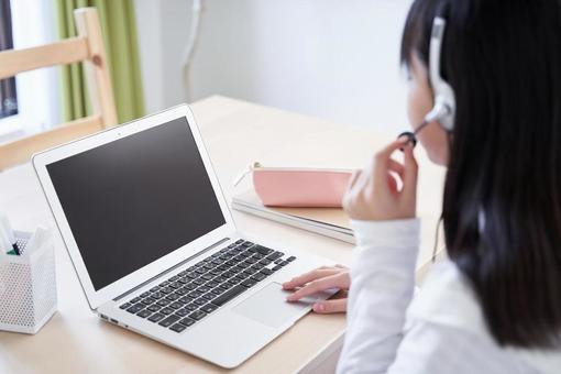 Japanese girls junior high school students taking online lectures, mittelschüler, frau, japanisch, JPG