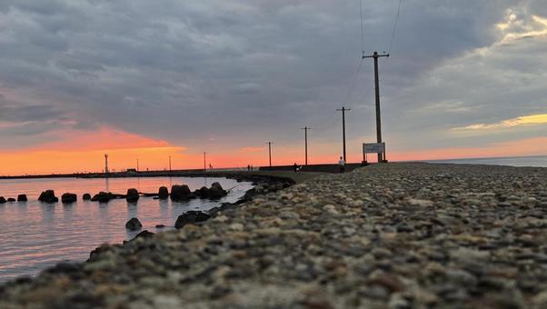 夕暮れどき 夕暮れどき 夕日,海,灯台の写真素材