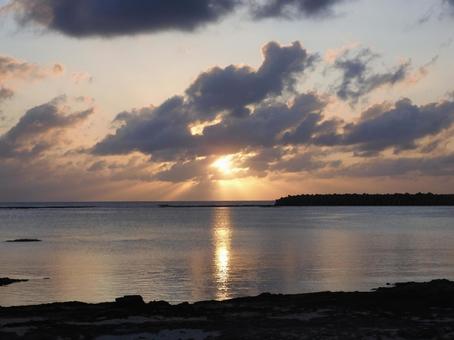 海と夕日 海と夕日の写真
