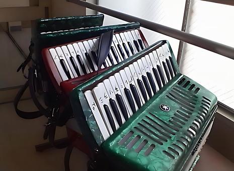小学校の音楽室 レトロなアコーディオン 小学校の音楽室 レトロなアコーディオン 音楽室,アコーディオン,レトロの写真素材