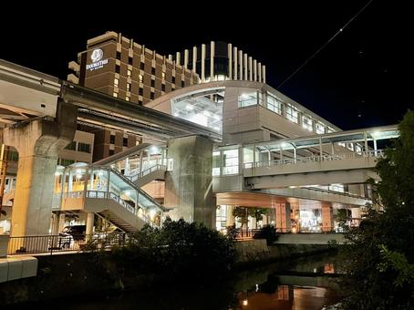 夜のゆいレール旭橋駅舎 旭橋駅,旭町,旭橋の写真素材