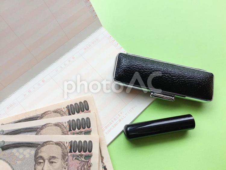 通帳と印鑑とお金 通帳,印鑑,お金の写真素材