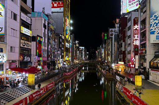 道頓堀の夜景の写真