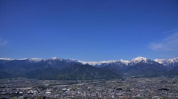 鷹狩山から見た大町市と北アルプスの山々 北アルプス,東天井岳,大天井岳の写真素材